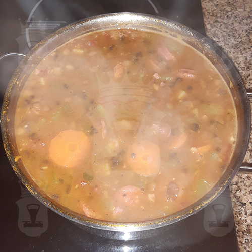 чечевичный суп с чоризо lentejas con chorizo